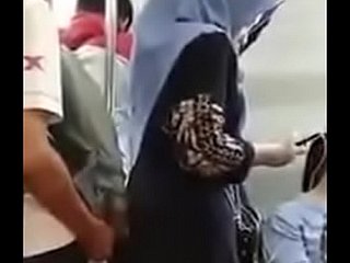 nunjukin kontol di Bus