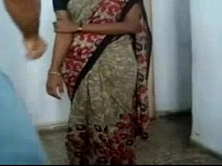 Lambendo o umbigo de Kaamwali Bai Meena