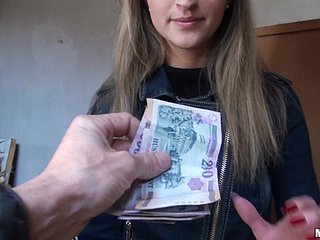 Melanie sopla y se la follan por dinero en Hardcore POV
