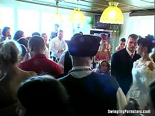 Ślubne dziwki są kurwa publicznie