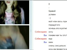 Webchat 033 Gekleed meisje kijkt naar mijn lul en heeft een orgasme