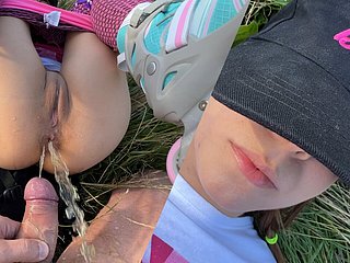 Oh nee! Hij plaste upon Barbie's kont - pis upon kont