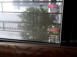 Chinese (Brother Hao) kanonnen op de eettafel voor vrienden en vriendinnen