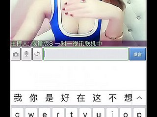 Spettacolo dal vivo di una bellissima ragazza cinese