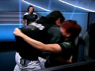 Brasilianisches Crew fickt heiß mit 5 Chinesen