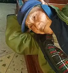 أمر الرجل العجوز