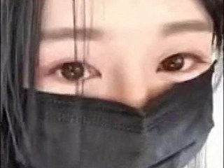 Wanita yang murni dan cantik hidup, gemetar penuh gairah