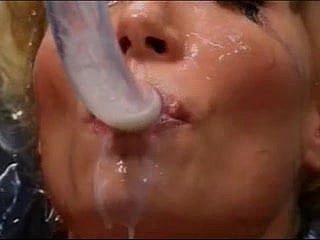 Meninas que bebem 800 Cumshots em 15 minutos (mistura)