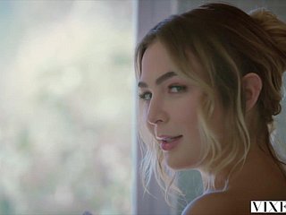 Imp Kendra Sunderland y Blair Williams Compartir un gallo