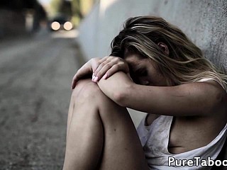 Pickedup adolescente creampied después cockriding